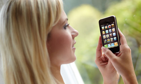 Girl-using-an-iPhone-007